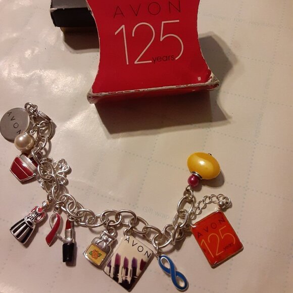 AVON COLLECTIBLE CHARM BRACELET - Picture 1 of 6